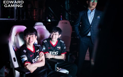  Scout在老鹰比赛中绝杀，大胜引发热议！-爱游戏在线登录